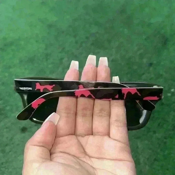 Valentino - Picture 4 of 4